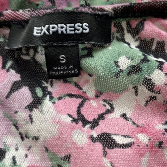 Express Ruffle Floral Top - Picture 5 of 7